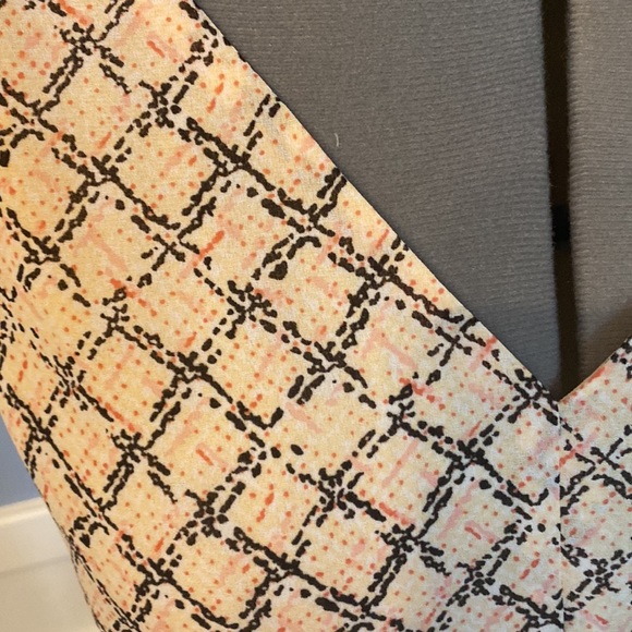 Ann Taylor Simple Sleeveless Lined Blouse Size 6 - Picture 2 of 7